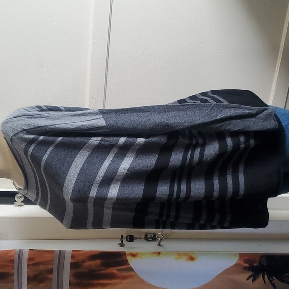 VINCE. Oversized Gray Striped Merino Wool Blend Sweater Size M - Picture 4 of 8